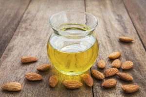 فواید و کاربردهای انواع روغن بادام برای سلامتی