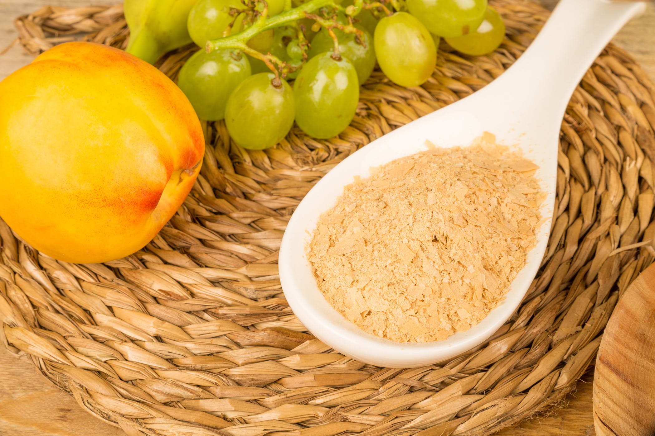 مخمر آبجو چیست و چه فواید و عوارضی برای سلامتی دارد؟