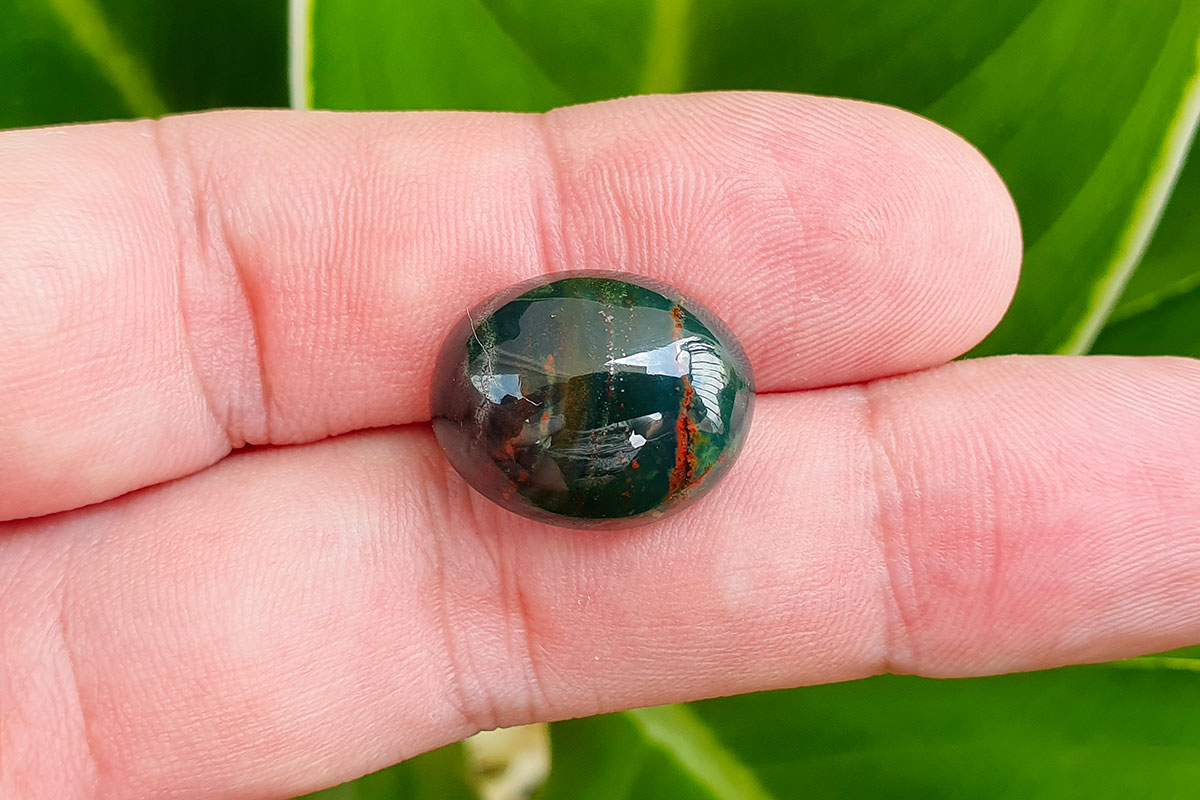 سنگ خون چیست و چه خواص متافیزیکی دارد؟