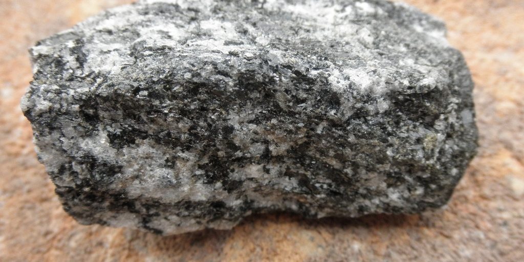 سنگ گرانیت چیست و از کابردهای فراوان آن چه می دانید؟