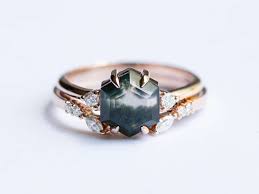 عقیق چیست و از خواص این سنگ قیمتی چه می دانید؟