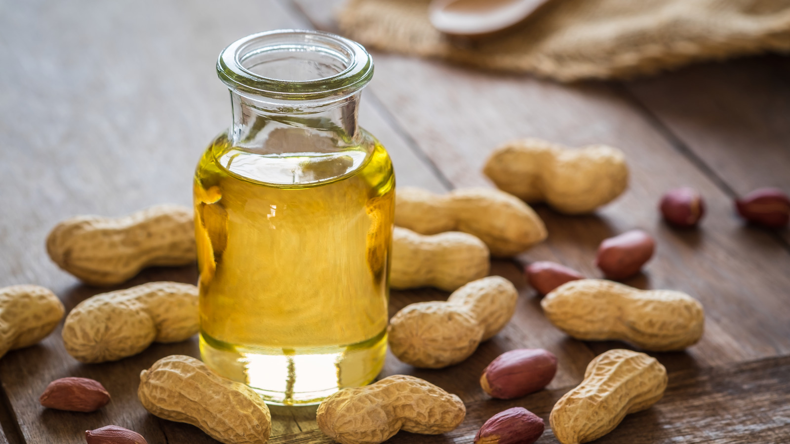 آشنایی با کاربردها و خواص عالی روغن بادام زمینی