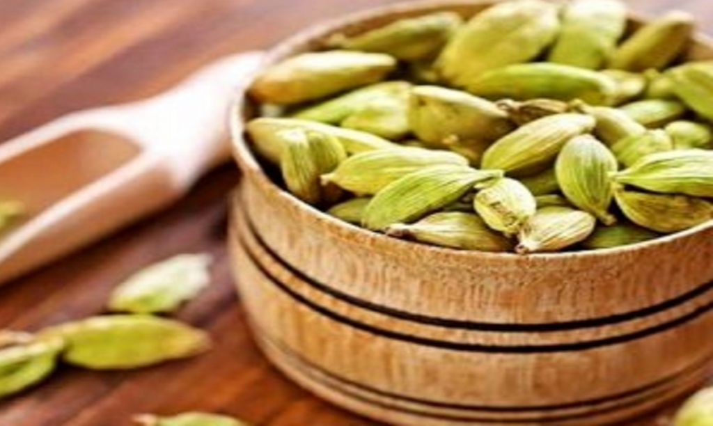 عرق هل چیست ؟ چه کاربردی در درمان بیماری ها دارد ؟