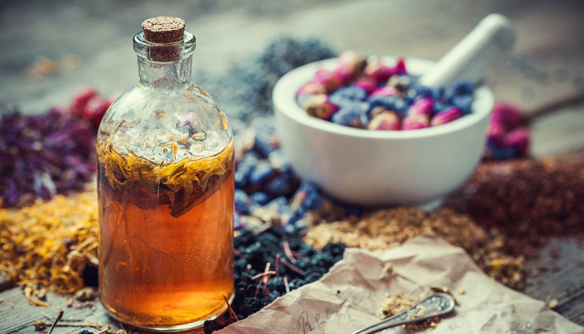 عرق گاوزبان چیست و مصرف آن چه کاربردی دارد ؟