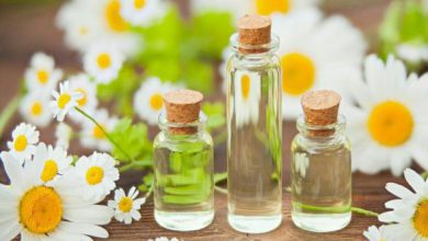 آشنایی با مزایای عالی عرقیات گیاهی درمان جوش صورت