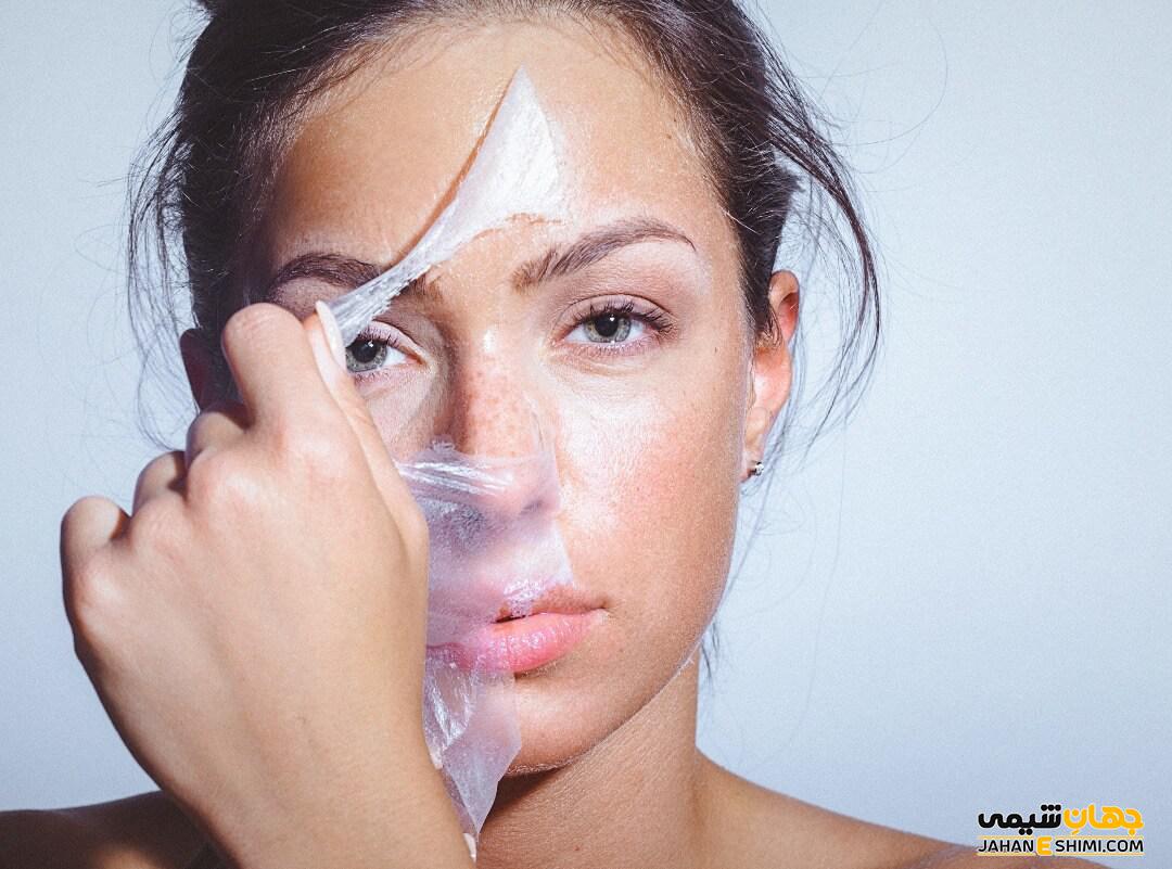 به لایه برداری و حذف سلول های مرده پوست کمک می کند