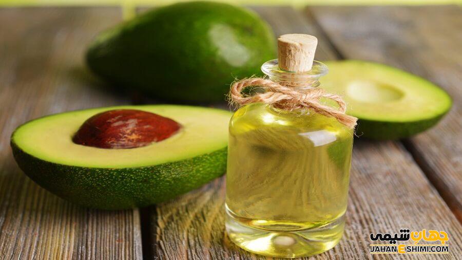 ماسک آبرسان مو خانگی آووکادو و روغن زیتون برای مقابله با موخوره