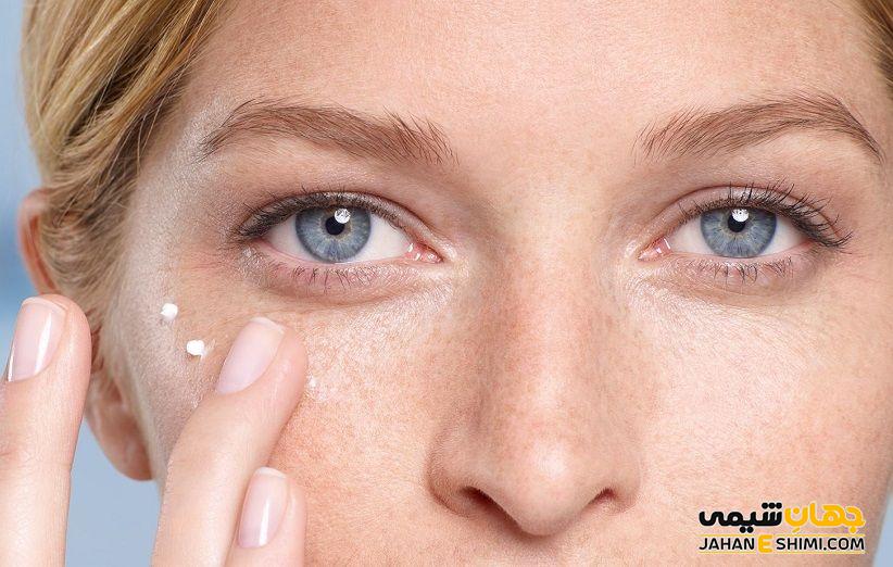 روش استفاده از کرم رفع تیرگی دور چشم