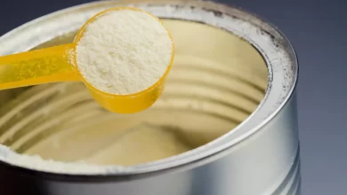 شیر خشک چیست؟ فواید انواع شیر خشک و کاربردهای آن