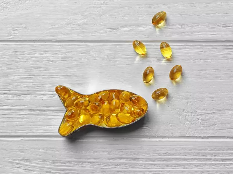 روغن کبد ماهی کد لیور چیست؟ کاربرد، عوارض و فواید آن