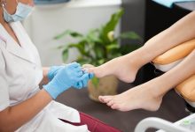 معرفی انواع قطره ضد قارچ پوستی نحوه مصرف و عوارض آن