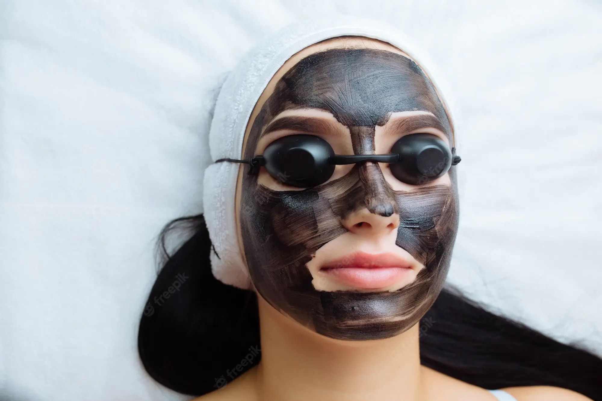 فواید و مزایا مصرف ماسک لایه بردار زغال فعال برای انواع پوست