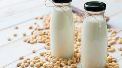 همه چیز در مورد خواص بی نظیر شیر سویا و مضرات آن برای آقایان