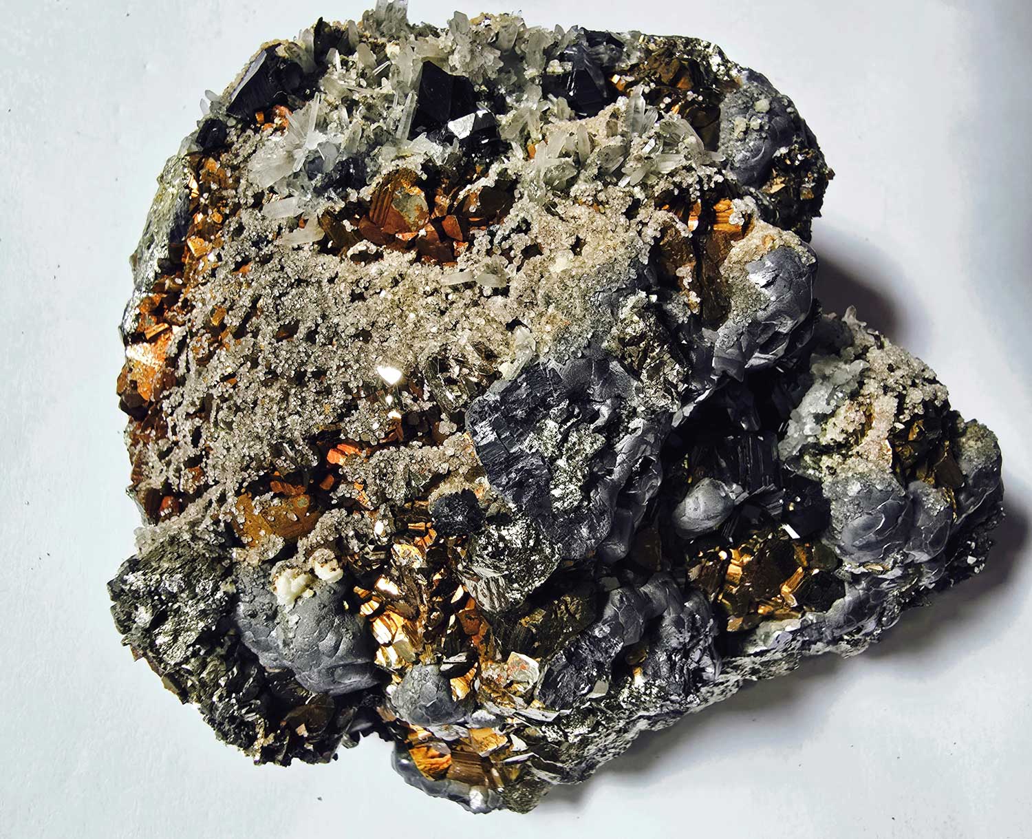 سنگ طلا چیست و چگونه می‌توان آن را از دیگر سنگ‌ها تشخیص داد؟